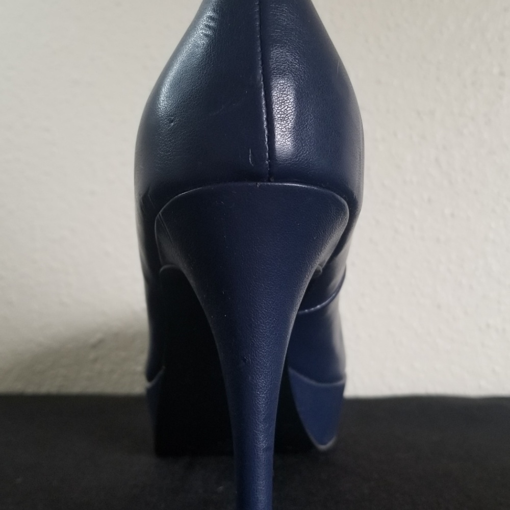 Heels - Picture 2 of 5